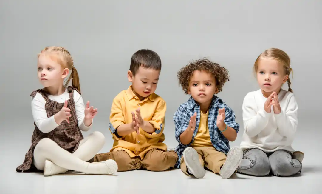 Kitaplatz _ Kinder beim spielen